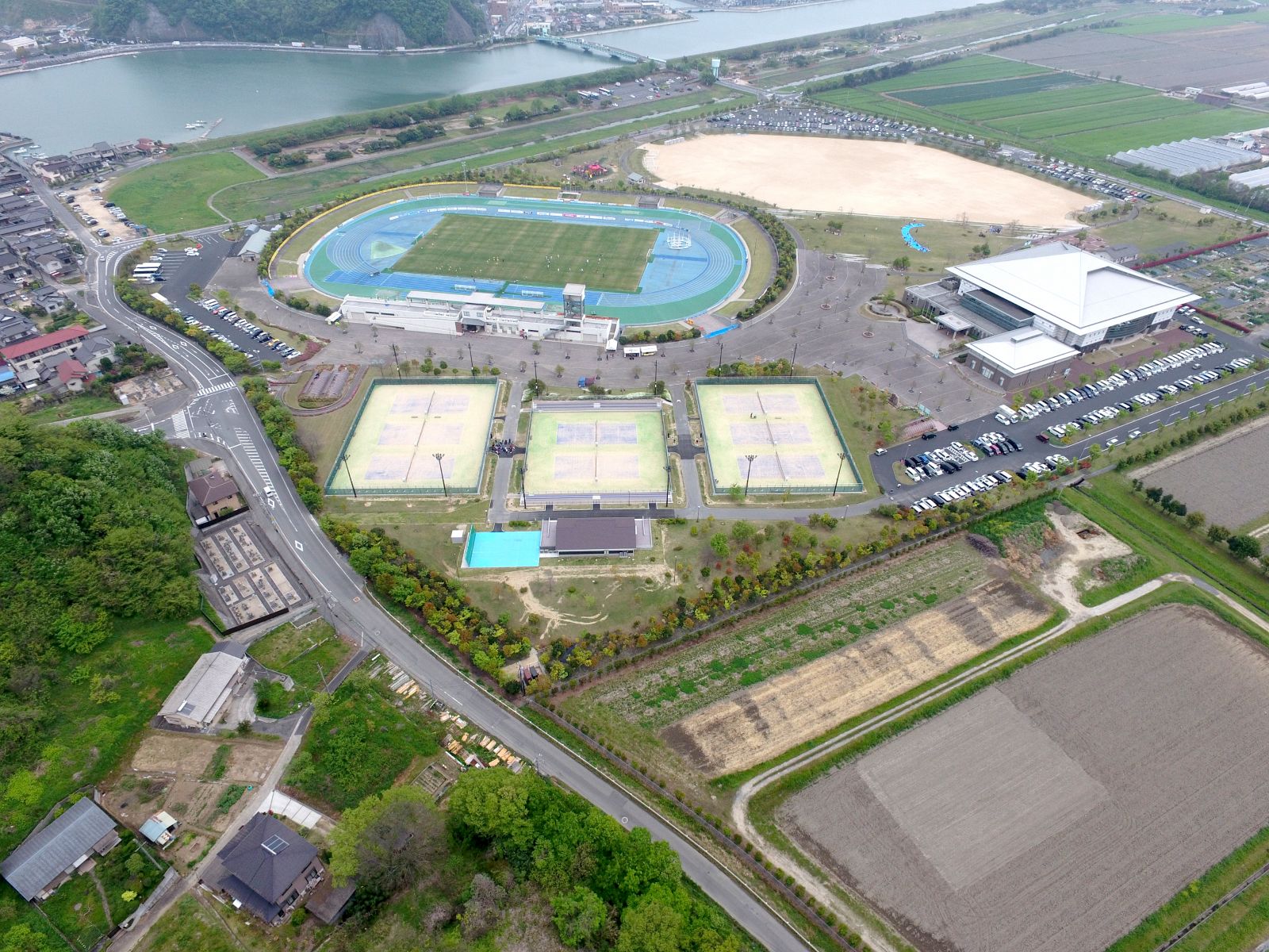 笠岡総合スポーツ公園テニスコート 日本フィールドシステム株式会社